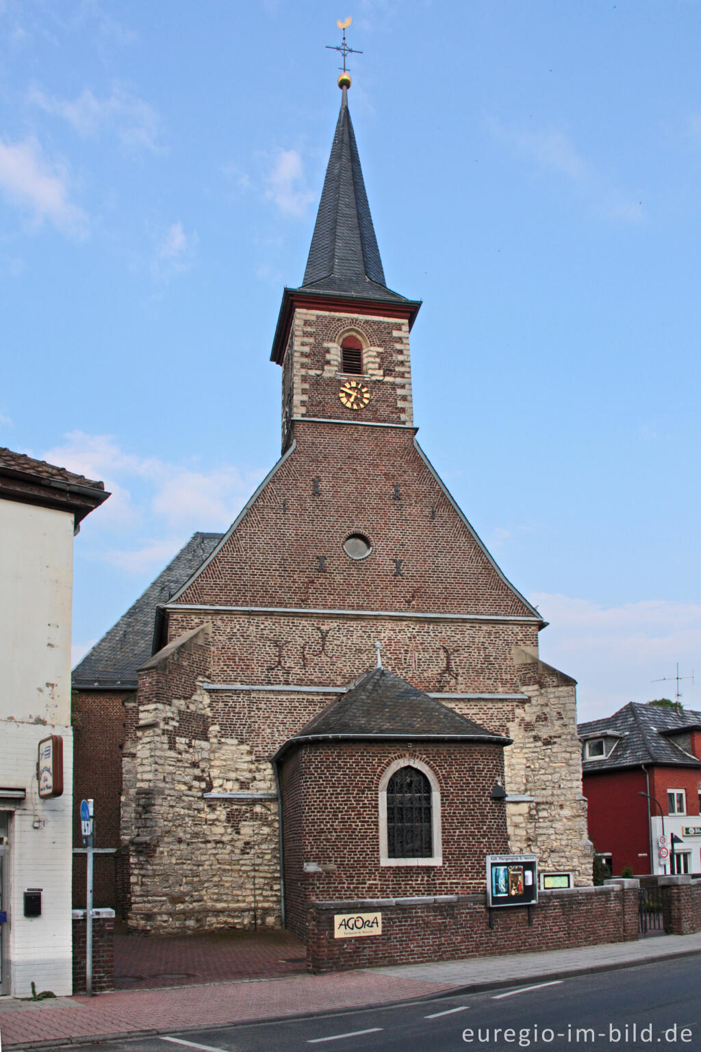 Detailansicht von Die Kirche St. Heinrich in Aachen-Horbach