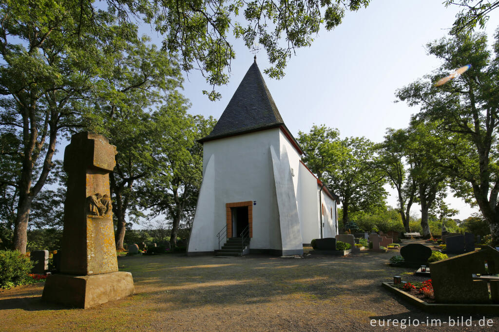 Detailansicht von Die Martinskapelle beim Weinfelder Maar