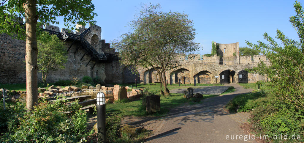 Detailansicht von Die mittelalterliche Stadtmauer von Hillesheim, Panorama