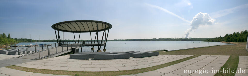 Detailansicht von Die Seetribüne beim Blausteinsee