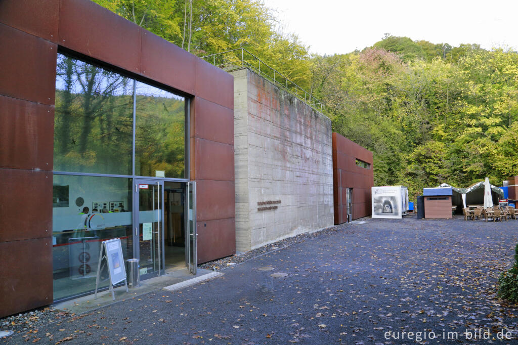 Detailansicht von Eingang zum ehemaligen Regierungsbunker bei Bad Neuenahr-Ahrweiler