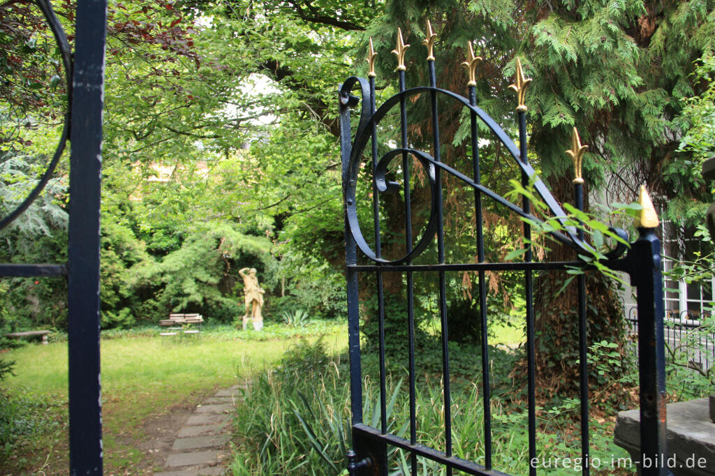 Detailansicht von Eingangstor zum Garten des Deutsch-Französischen Kulturinstituts,  Aachen