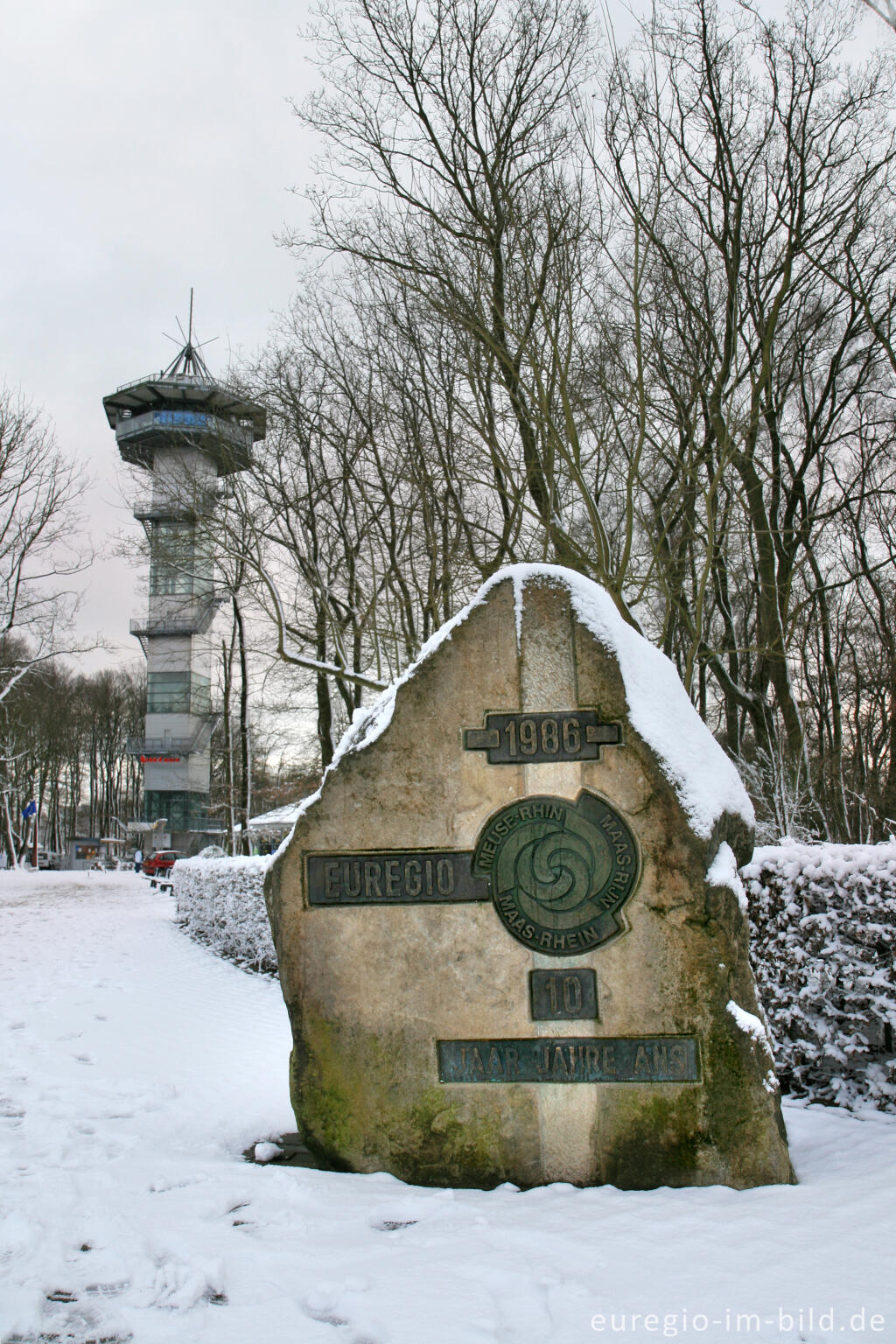 Detailansicht von Euregio Gedenkstein und Baudouinturm, Dreiländereck