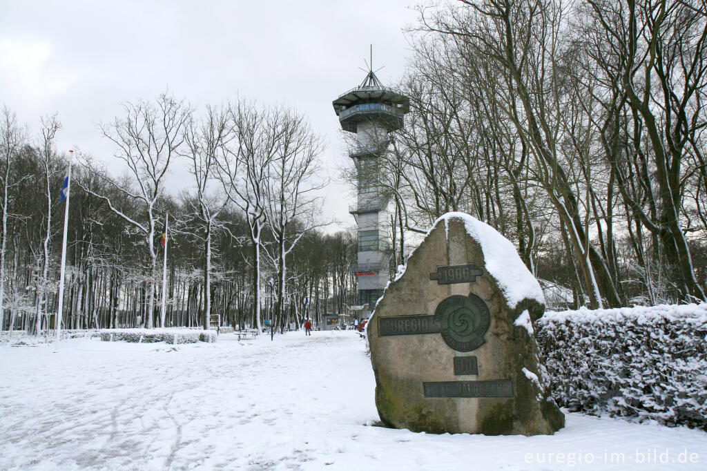 Detailansicht von Euregio Gedenkstein und Baudouinturm, Dreiländereck