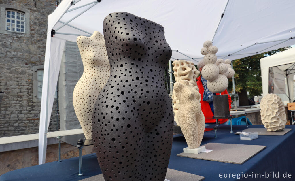 Detailansicht von Euregio-Keramikmarkt beim Töpfereimuseum in Raeren, Ostbelgien