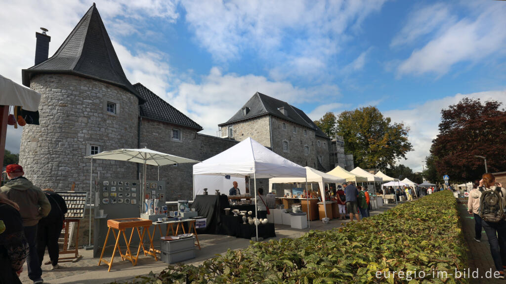 Detailansicht von Euregio-Keramikmarkt beim Töpfereimuseum in Raeren, Ostbelgien