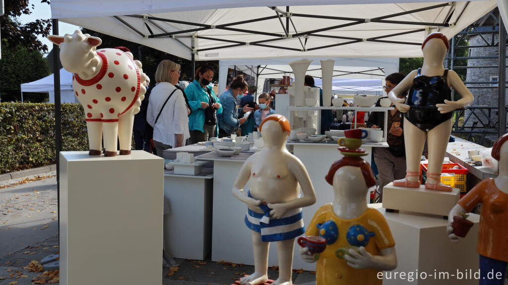 Detailansicht von Euregio-Keramikmarkt beim Töpfereimuseum in Raeren, Ostbelgien