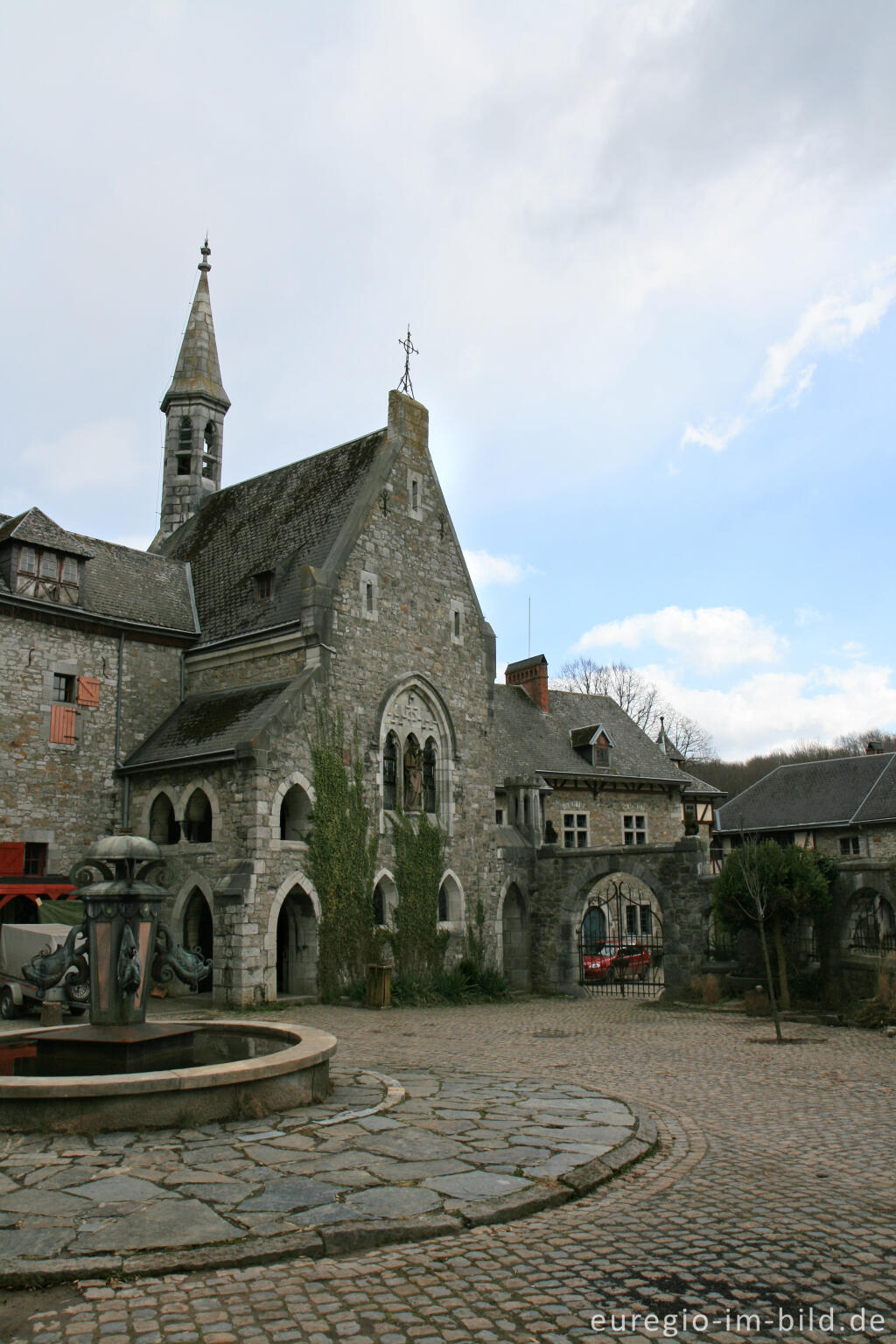 Detailansicht von Eyneburg (Emmaburg) bei Kelmis (B)