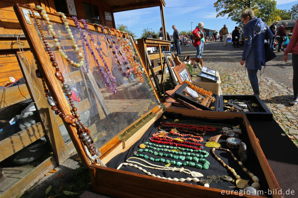 Detailansicht von Flohmarkt auf Gut Hebscheid bei Aachen