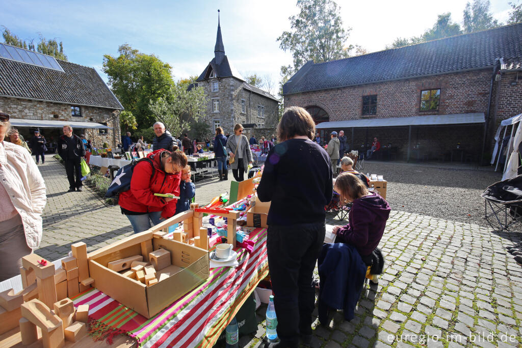 Detailansicht von Flohmarkt auf Gut Hebscheid bei Aachen