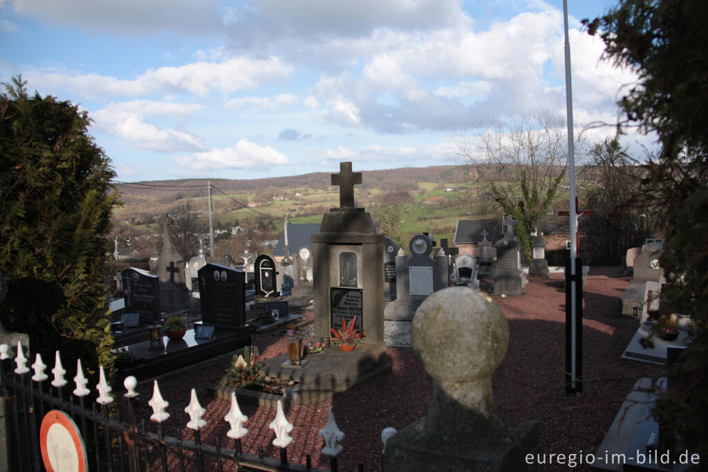 Detailansicht von Friedhof bei der Pfarrkircht Staint Lambert, Sippenaeken