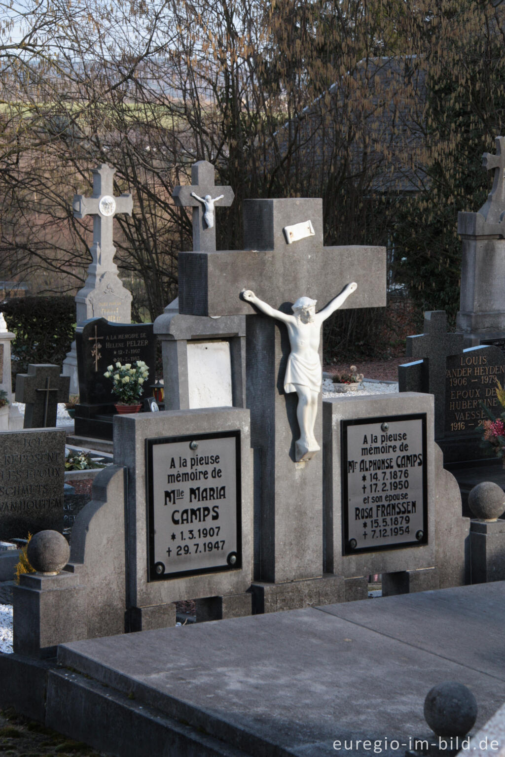 Detailansicht von Friedhof bei der Pfarrkircht Staint Lambert, Sippenaeken