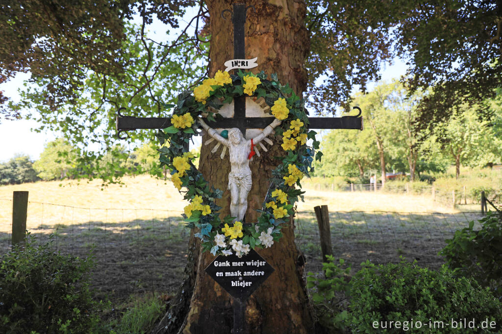 Detailansicht von Geschmücktes Wegekreuz im Gerendal bei Valkenburg