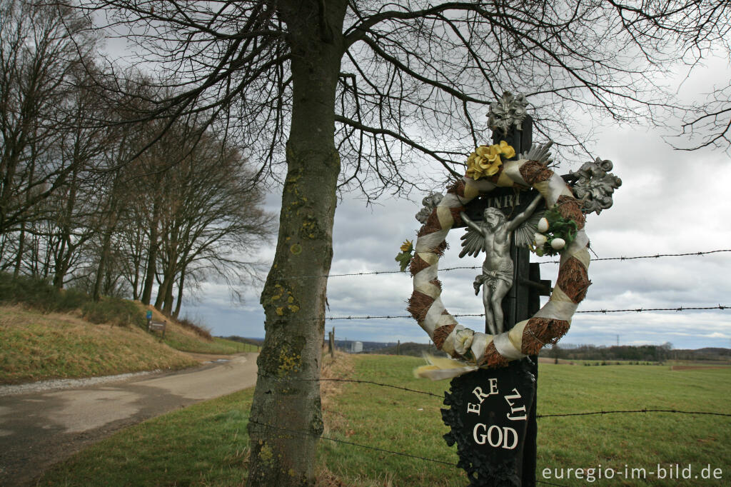 Detailansicht von Geschmücktes Wegekreuz in Südlimburg