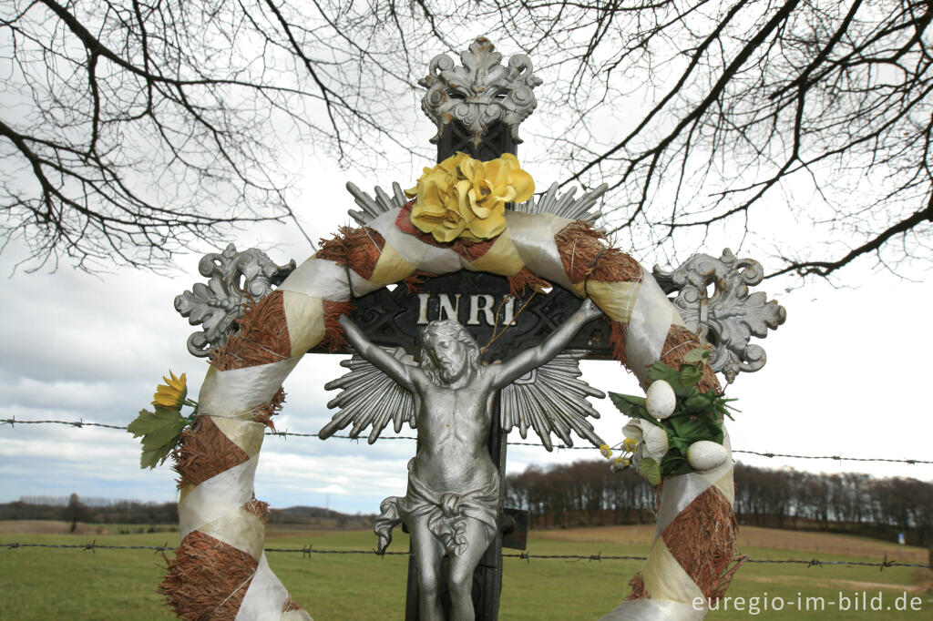 Detailansicht von Geschmücktes Wegekreuz in Südlimburg