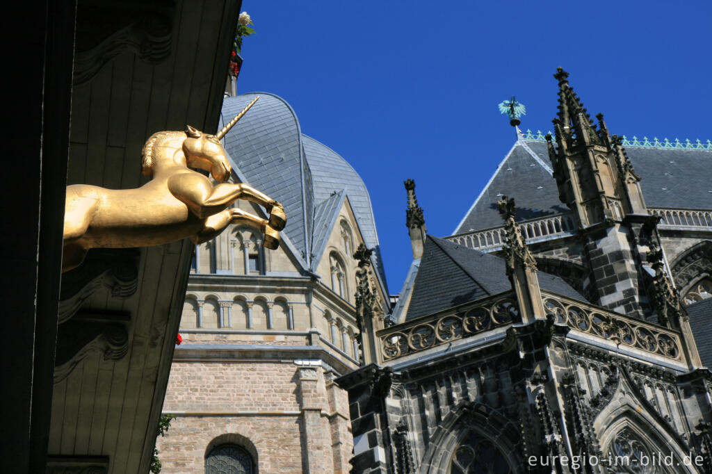 Detailansicht von Goldenes Einhorn mit Dom, Aachen