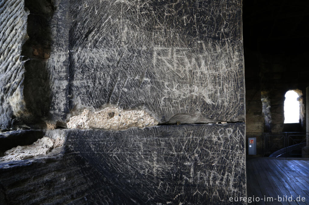 Detailansicht von Graffiti, Porta Nigra in Trier