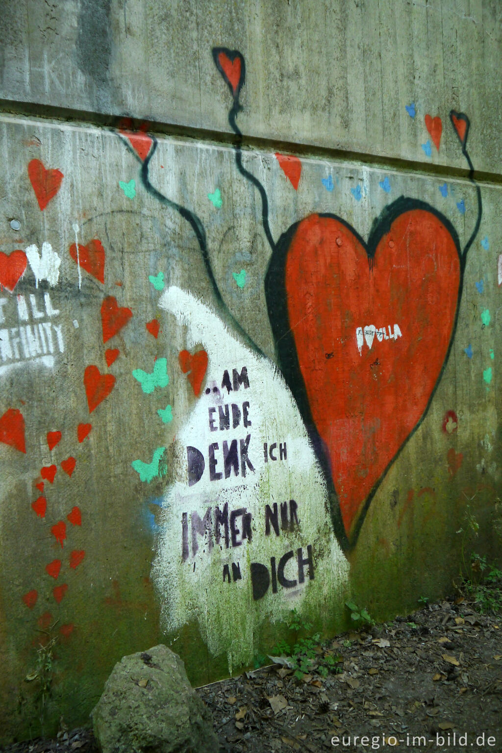 Detailansicht von Grafitti außen an der Kakushöhle