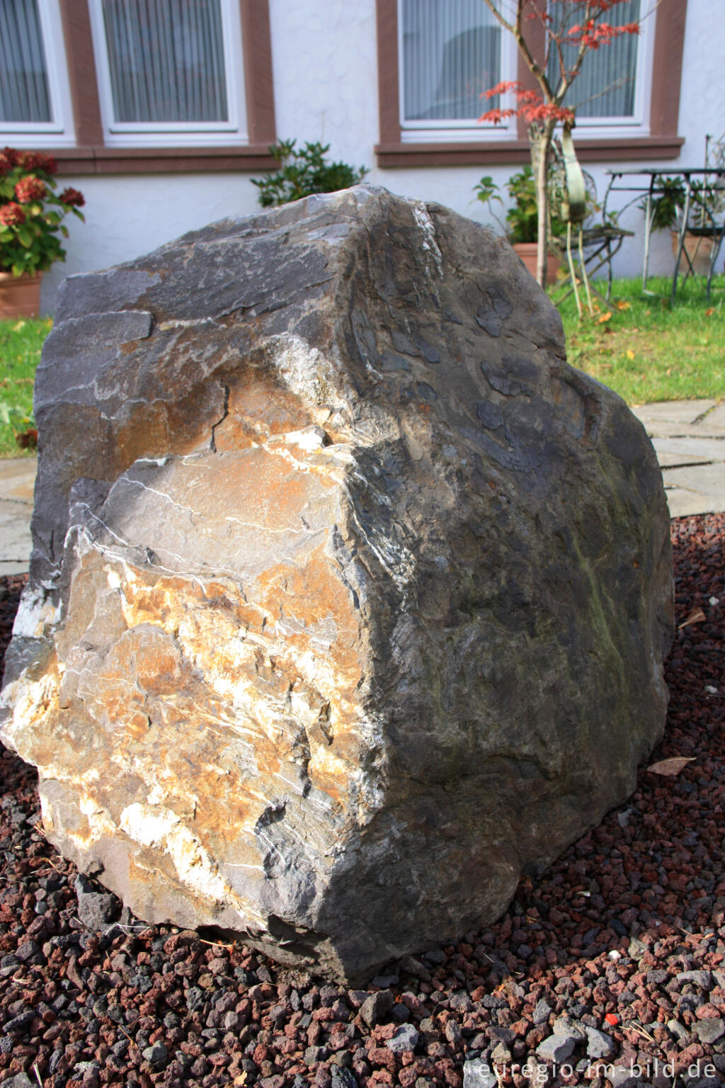 Detailansicht von Grauwacke im Geopark Schalkenmehren