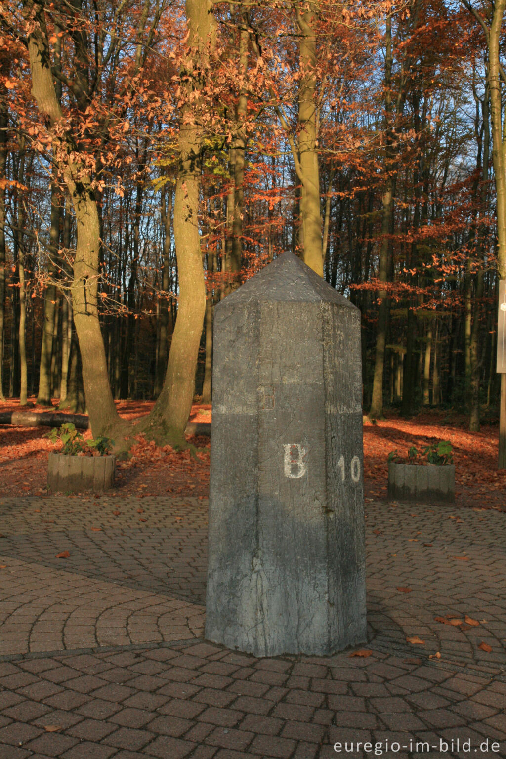 Detailansicht von Grenzstein auf dem Dreiländerpunkt