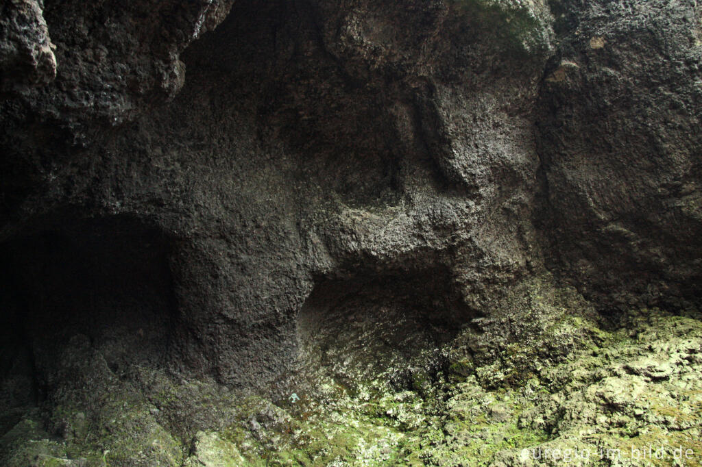 Detailansicht von Höhlenwand der Mühlsteinhöhle auf dem Nerother Kopf, Vulkaneifel