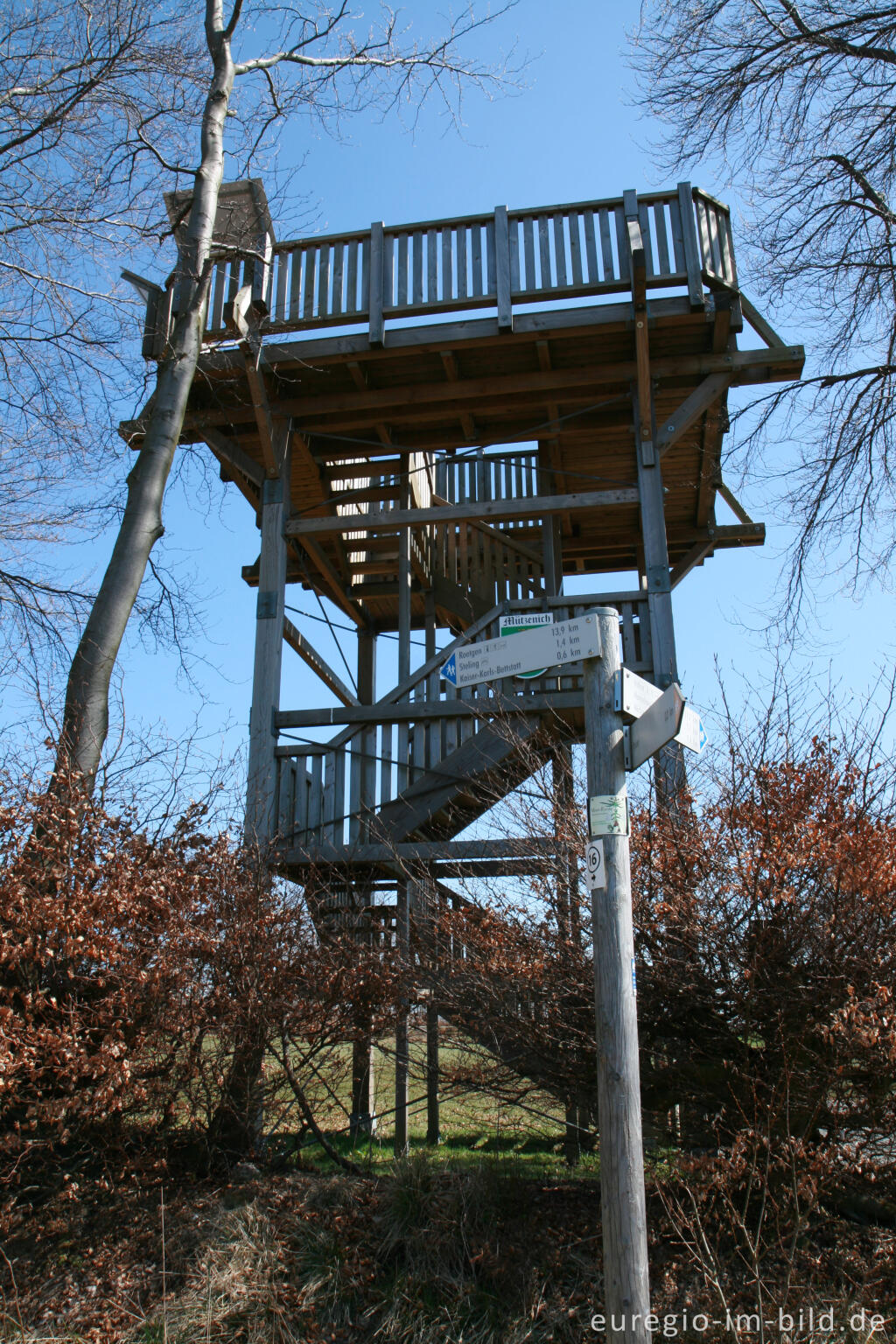 Detailansicht von Holzturm für den Blick auf Palsen im Brackvenn