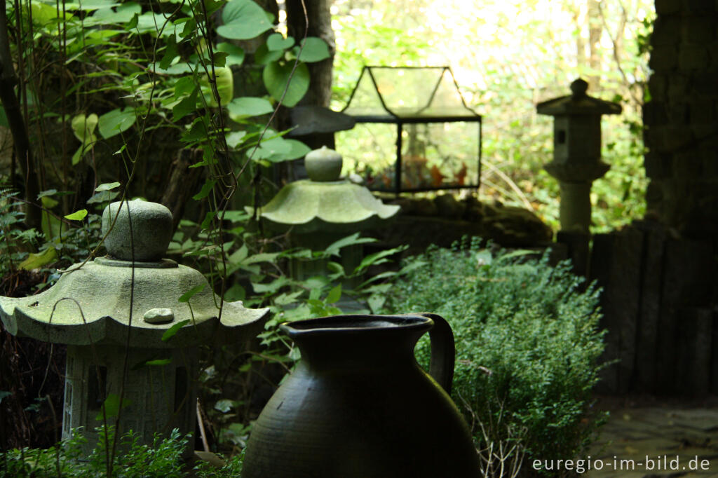 Detailansicht von  "Hortus Dialogus", die Schädelterrasse beim Wohnhaus