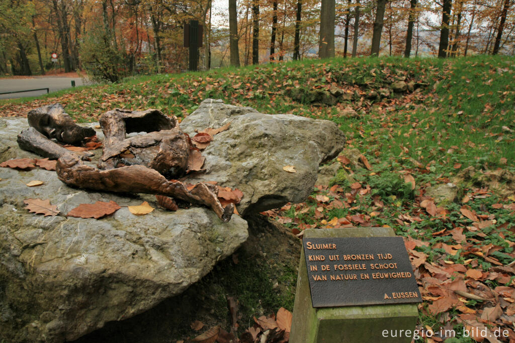 Detailansicht von Hügelgrab mit Denkmal, Vijlenerbos