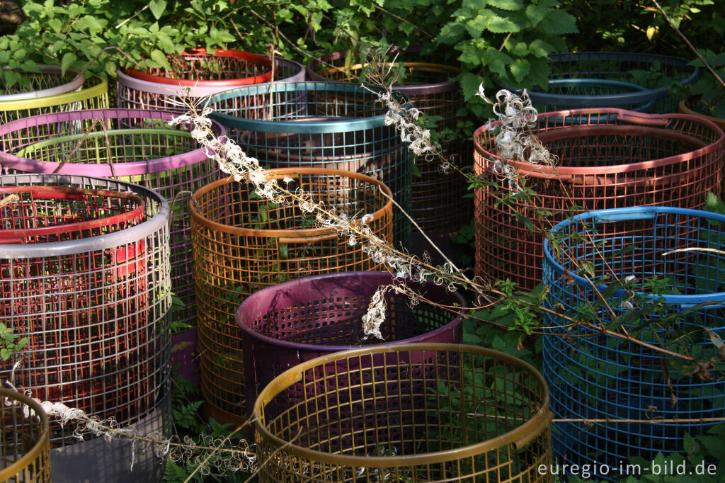 Detailansicht von Installation im Hospizgarten des Hortus Dialogus