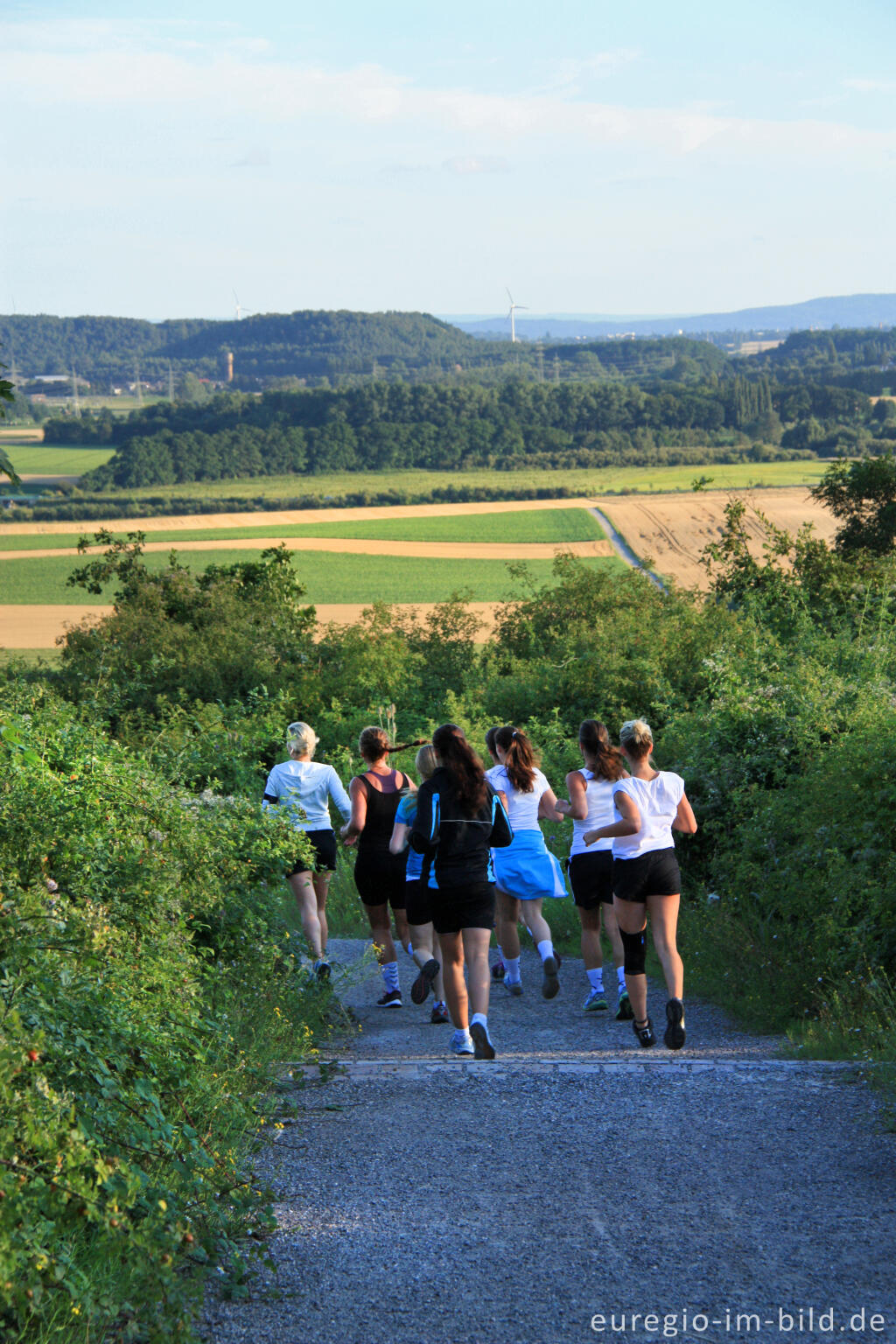 Detailansicht von Jogger auf der Halde des Carl-Alexander-Parks