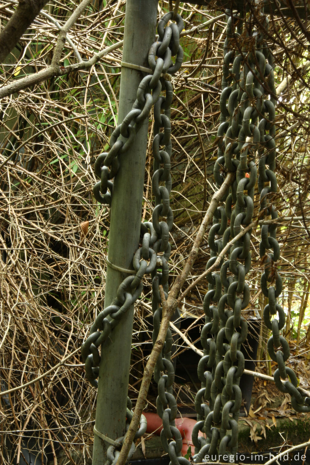 Detailansicht von Ketten im Hortus Dialogus