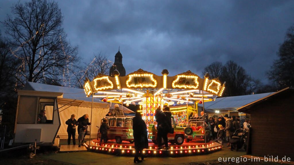 Detailansicht von Kinderkarussell auf dem Alsdorfer Weihnachtsmarkt