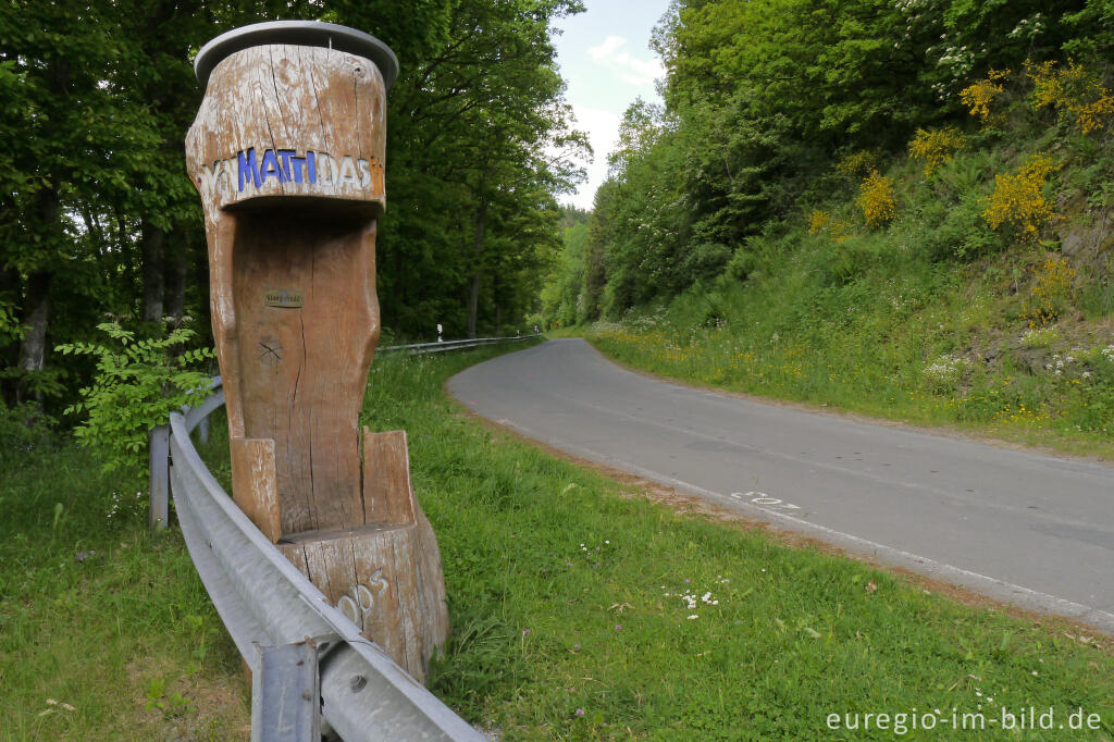 Detailansicht von "Klang-Stuhl" im Ourtal bei Welchenhausen