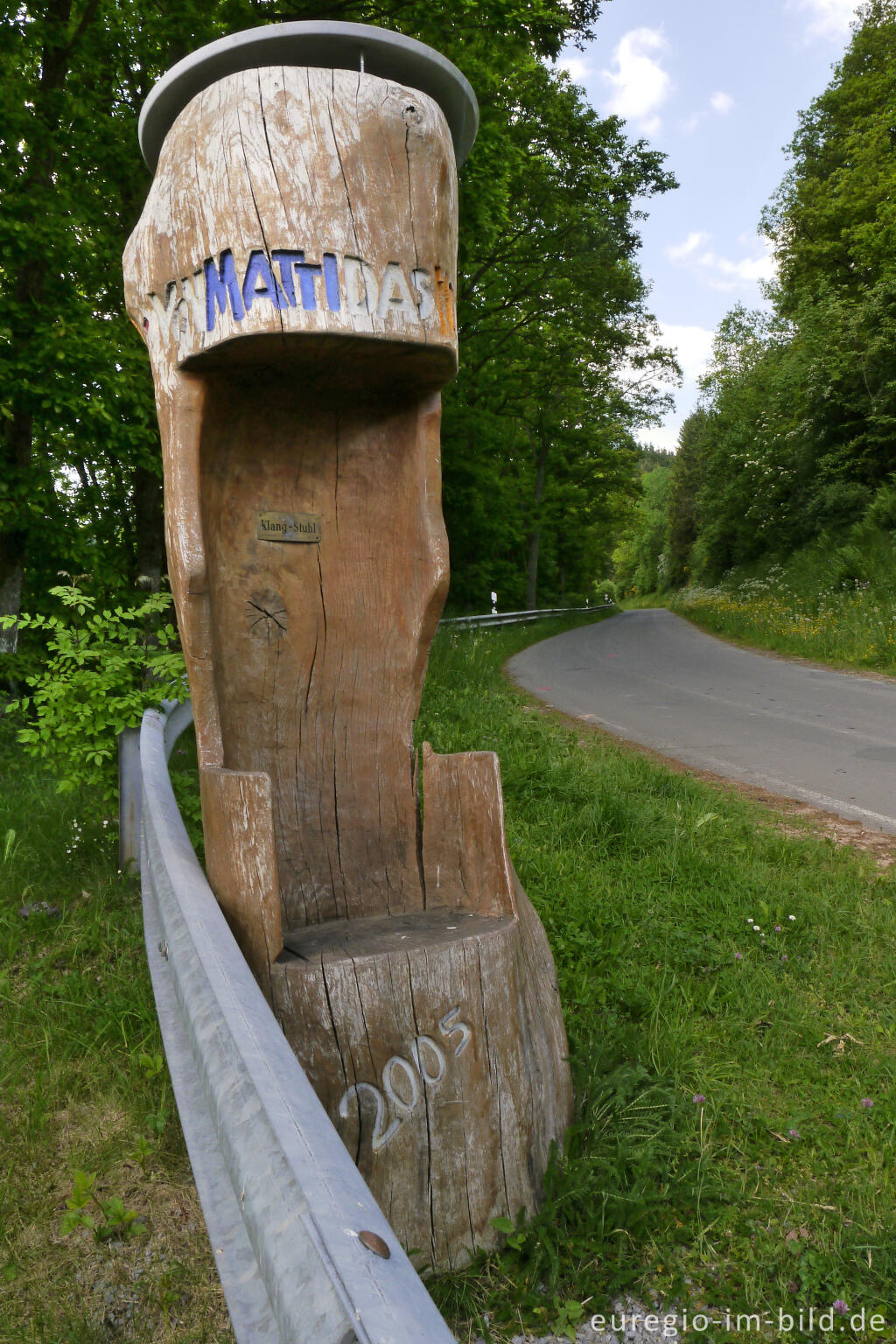 Detailansicht von "Klang-Stuhl" im Ourtal bei Welchenhausen