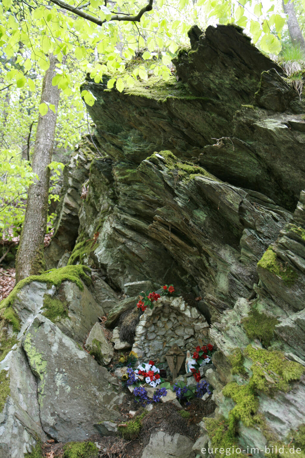 Kleine Andachtsgrotte im  Rurtal zwischen Rohren und Hammer