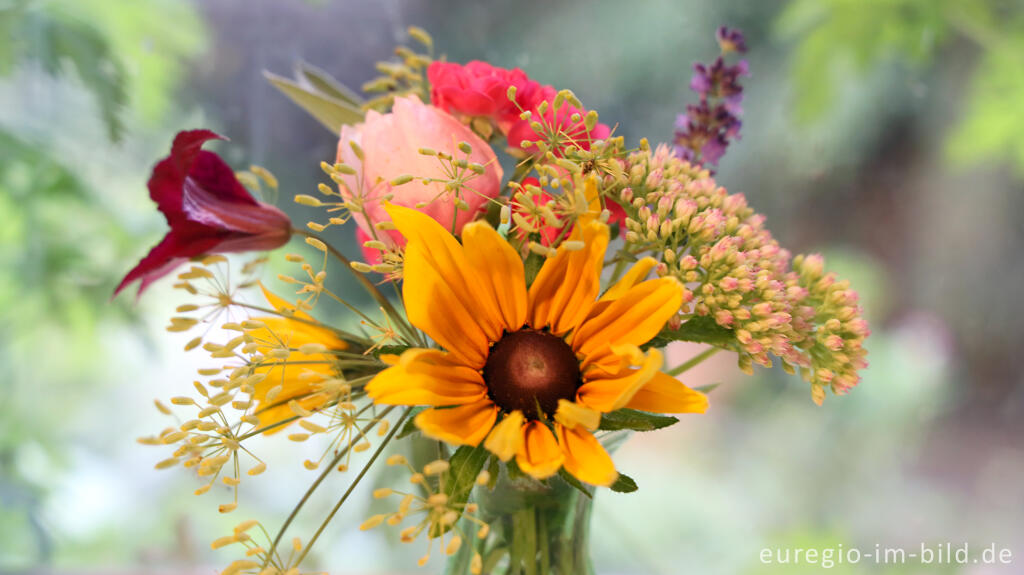 Kleiner Gartenblumenstrauß im August