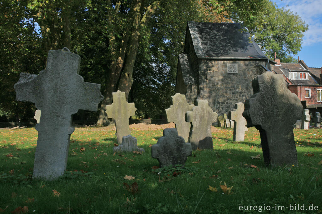 Detailansicht von Kriegergedächtniskapelle, Grabsteine, Alsdorf