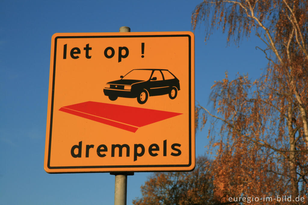 Detailansicht von let op! drempels