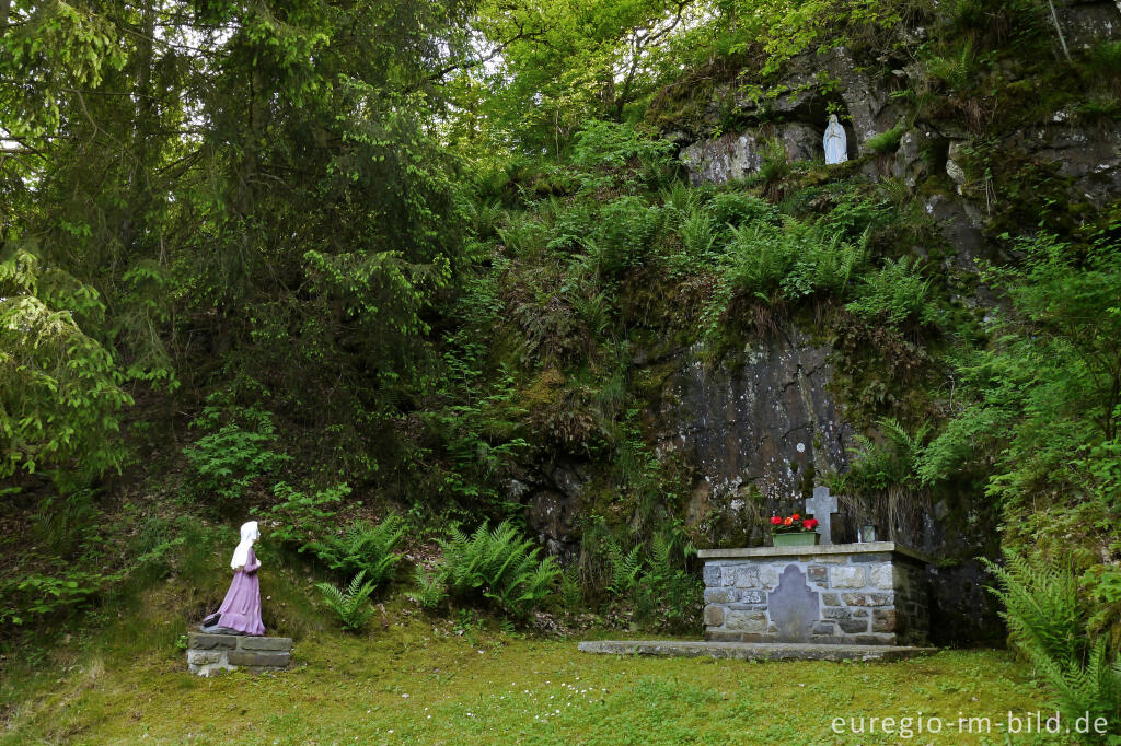 Detailansicht von Lourdesgrotte nördlich von Ouren