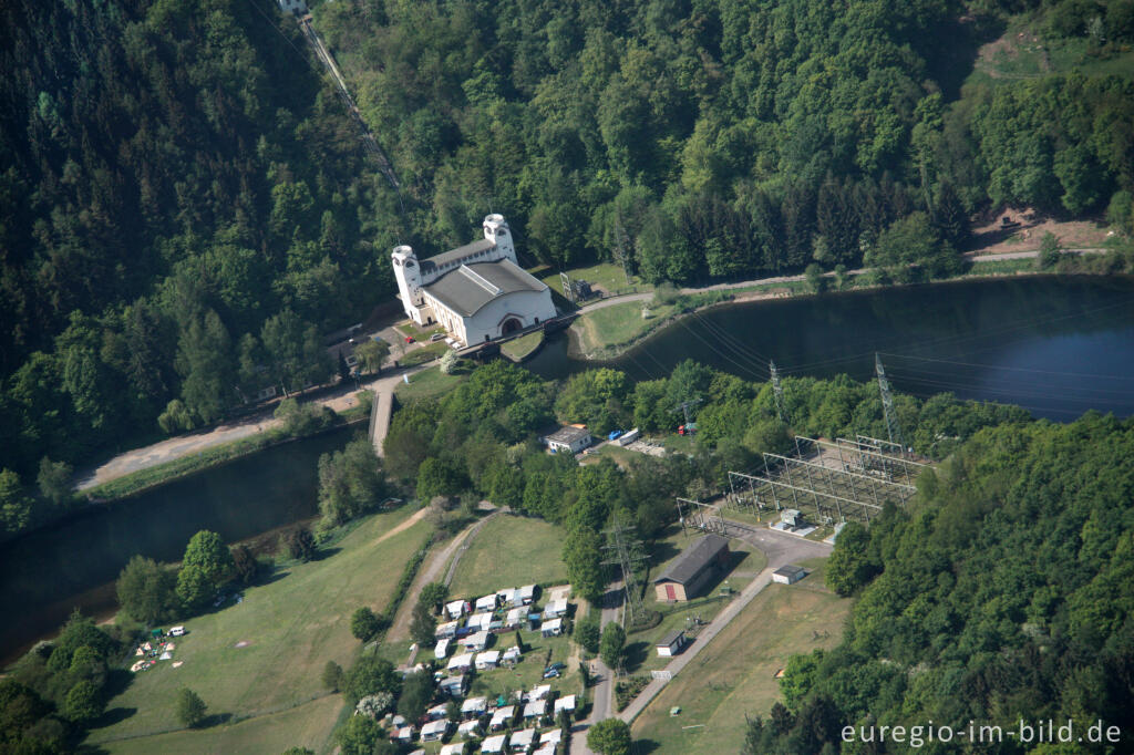 Detailansicht von Luftaufnahme des RWE-Industriemuseum im Kraftwerk Heimbach mit Rur