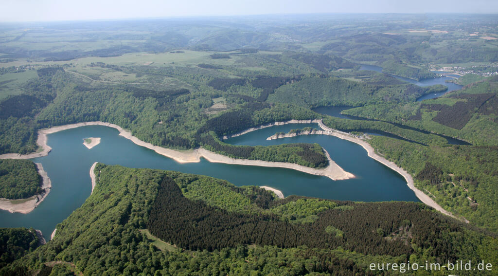 Detailansicht von Luftaufnahme vom Urftsee mit Obersee