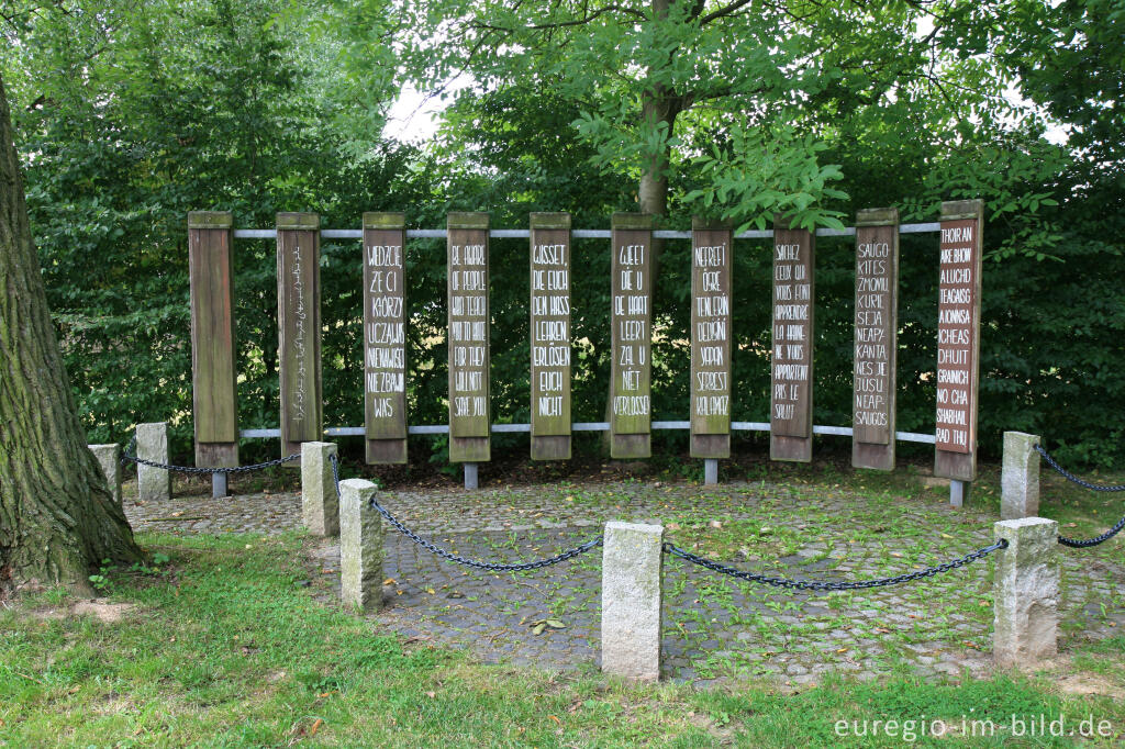 Detailansicht von Mahnmal an der Wurm bei Rimburg (D) 