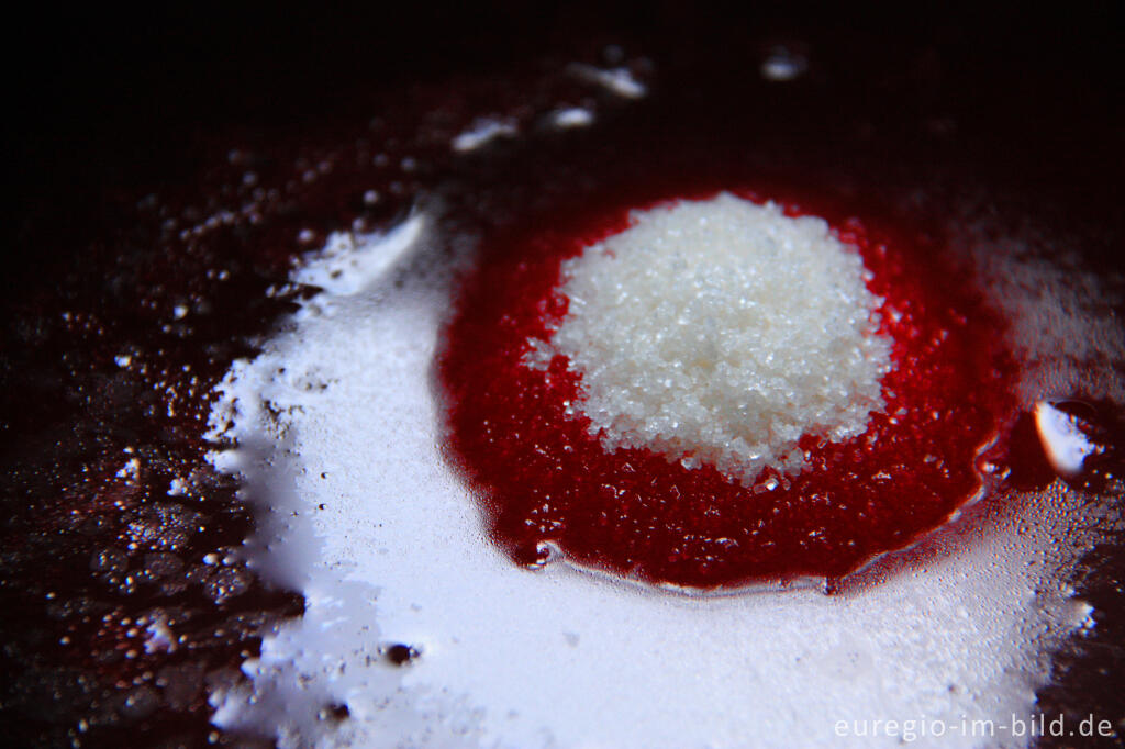 Detailansicht von Marmelade kochen