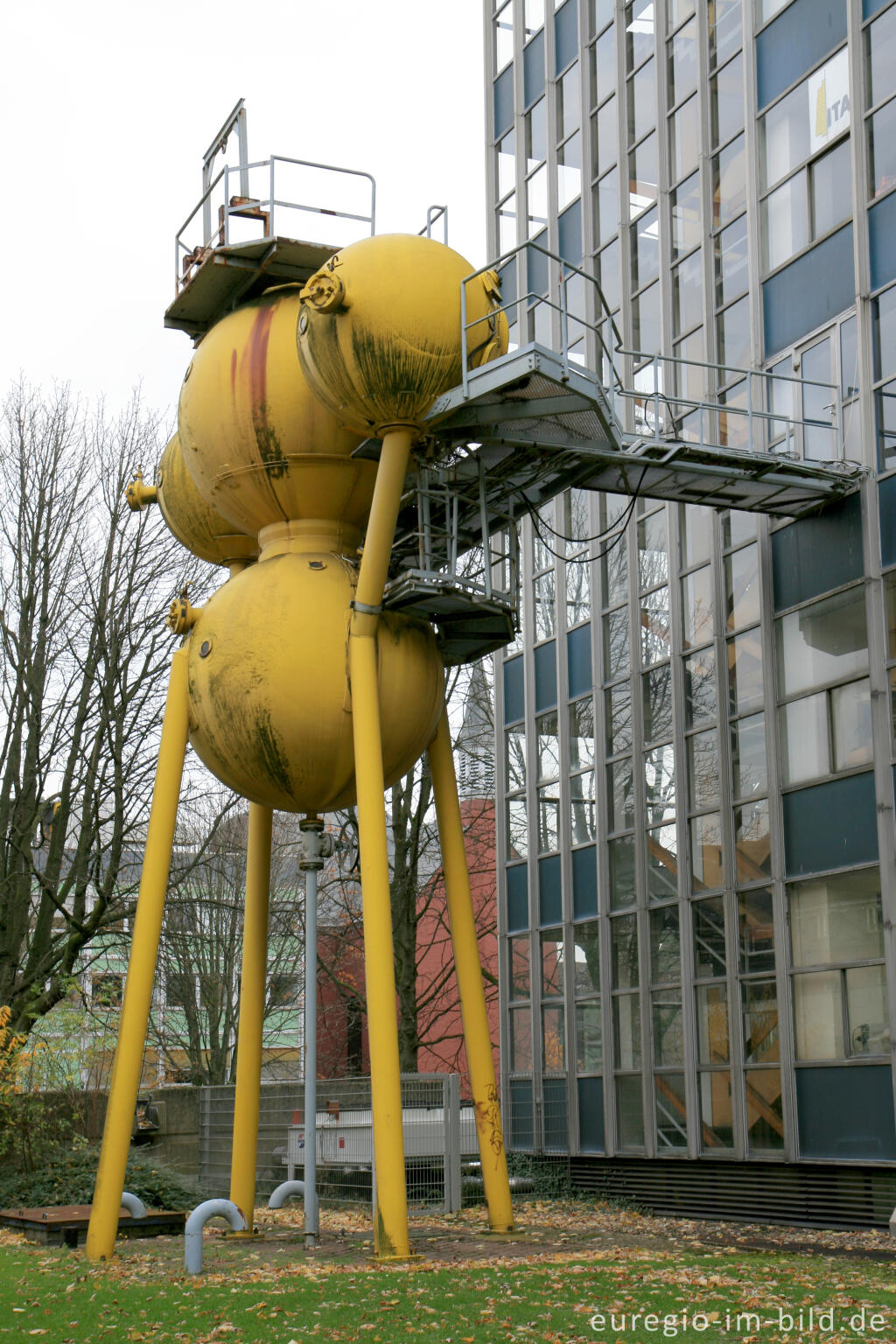 Detailansicht von "Maschinenwesen" vor der Fakultät Maschinenwesen, RWTH Aachen 