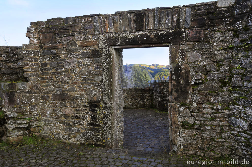 Detailansicht von Mauerrest, Burganlage von  Reifferscheid, Gemeinde Hellenthal