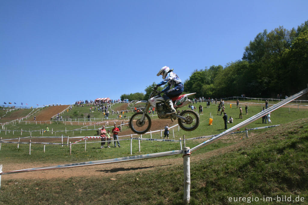 Detailansicht von Motocross Rennen am Pfingstwochenende im Göhltal bei Moresnet, B