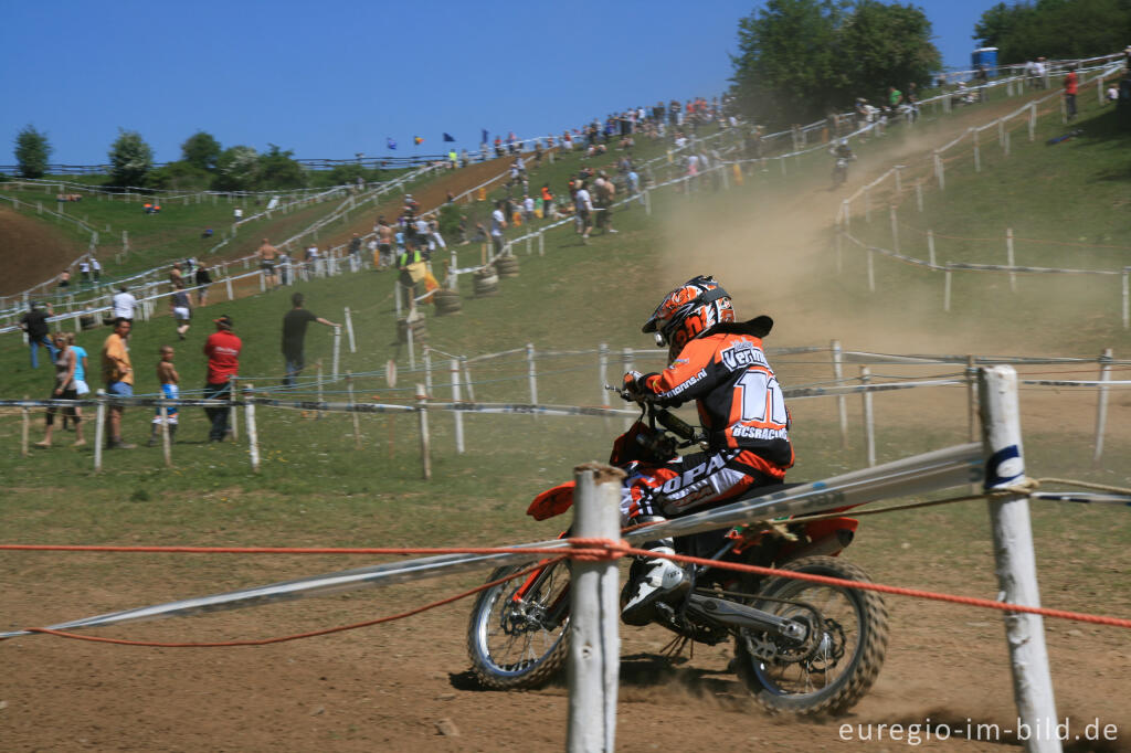 Detailansicht von Motocross Rennen am Pfingstwochenende im Göhltal bei Moresnet, B