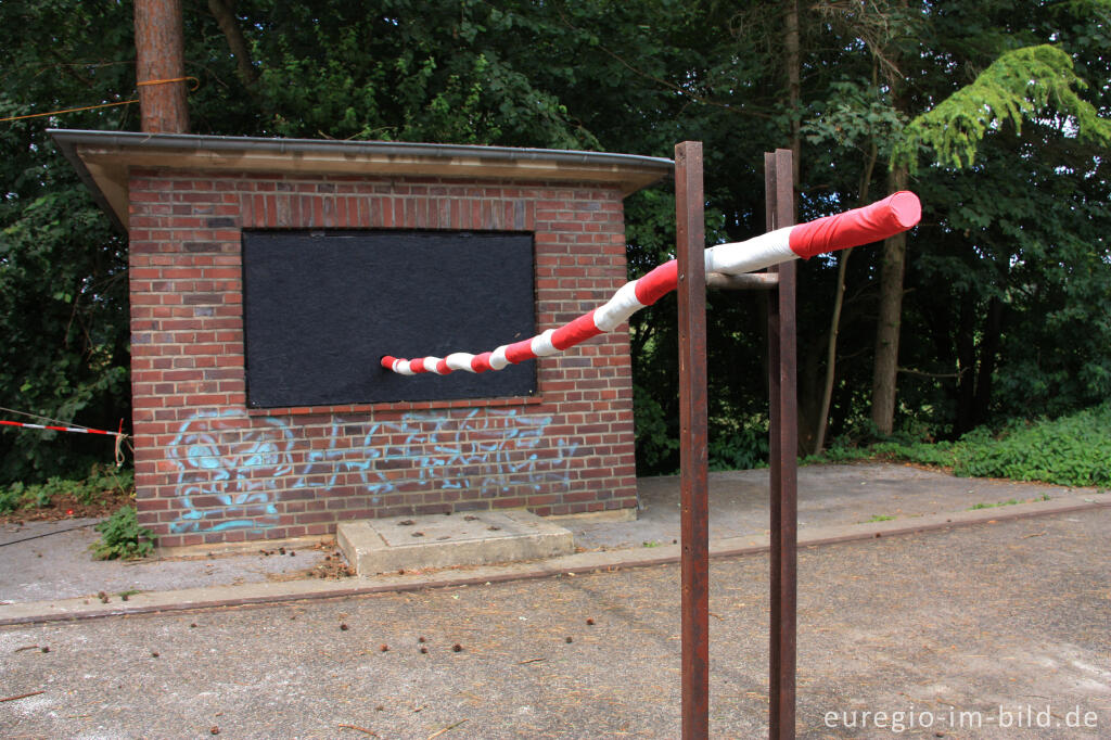 Detailansicht von Pat van Boeckel: "Halt", Grenzkunstroute011 beim Grenzübergang Aachen-Köpfchen