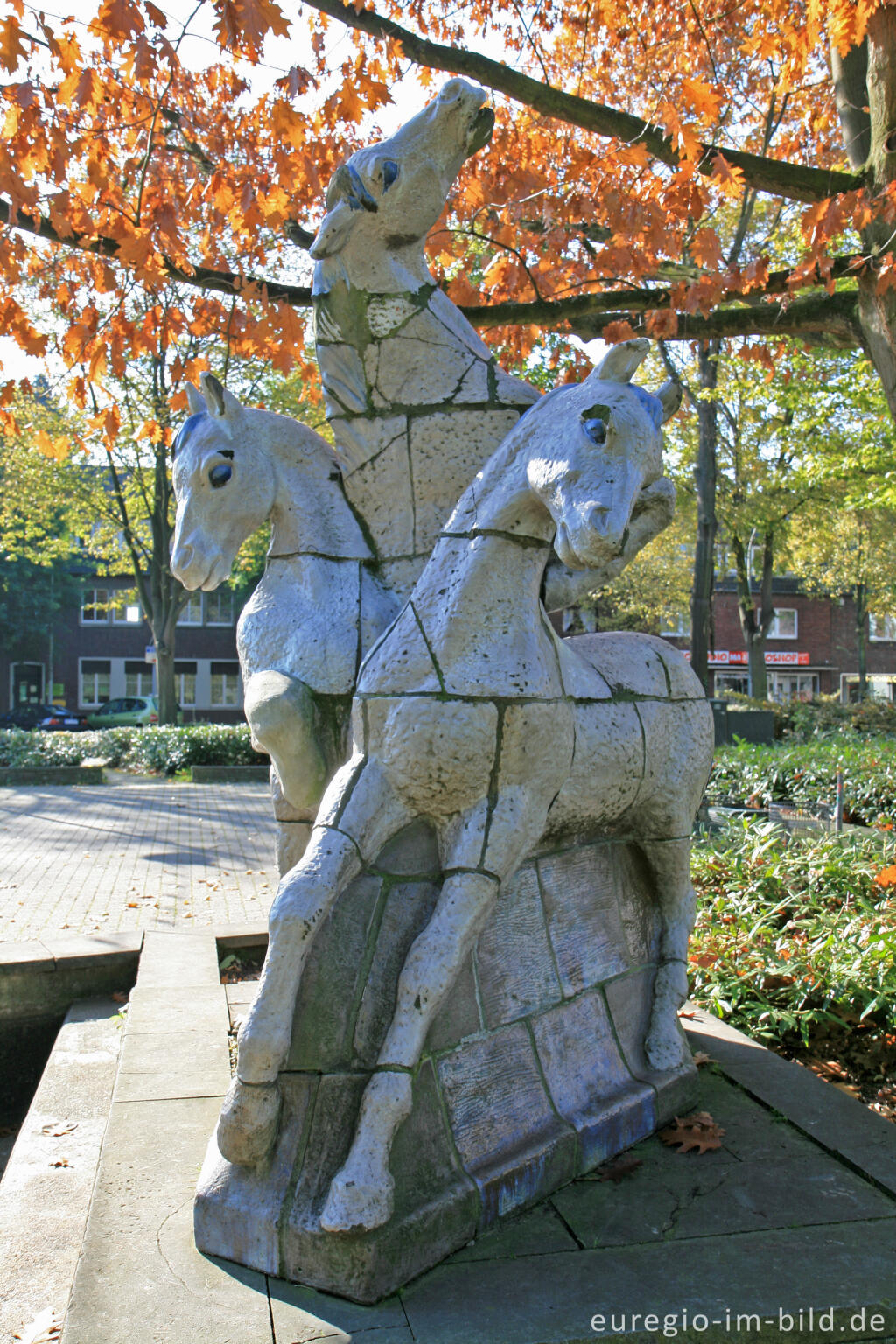 Detailansicht von Pferdestatue, Merkstein