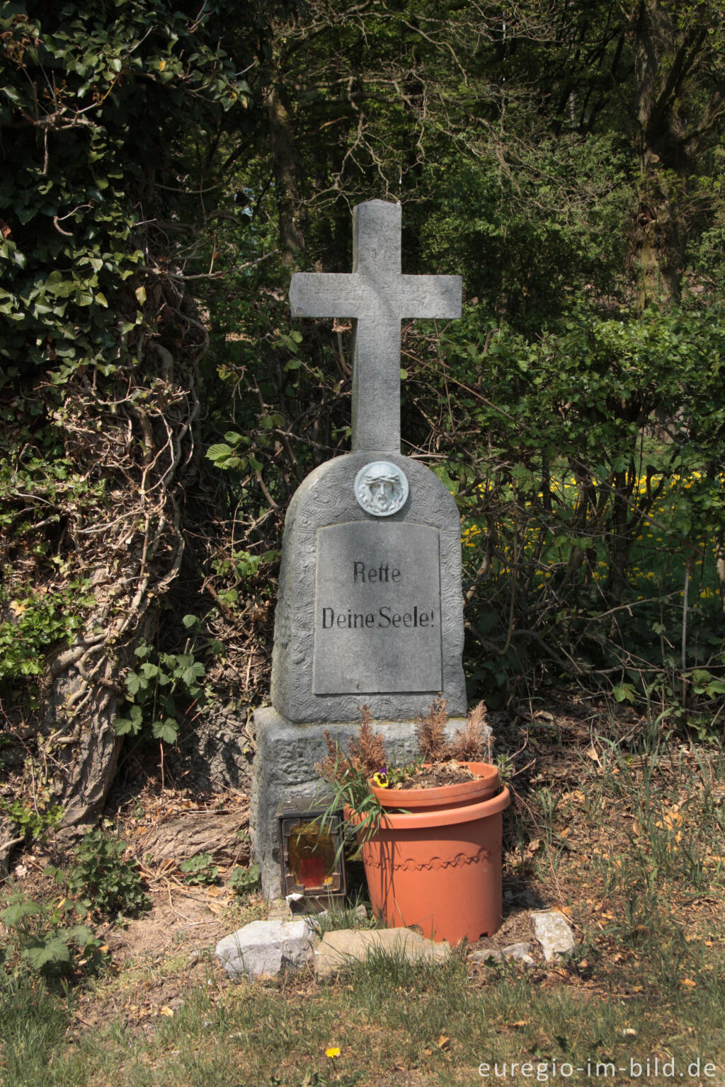 Detailansicht von "Rette Deine Seele", Wegekreuz, Marientalstraße bei Raeren, B.